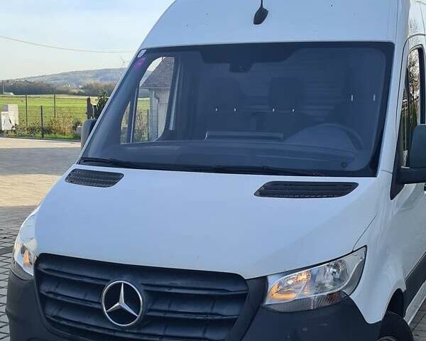 Белый Мерседес Sprinter, объемом двигателя 2.2 л и пробегом 327 тыс. км за 16965 $, фото 2 на Automoto.ua