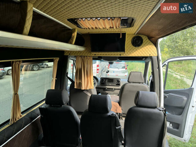 Белый Мерседес Sprinter, объемом двигателя 2.14 л и пробегом 326 тыс. км за 46000 $, фото 6 на Automoto.ua