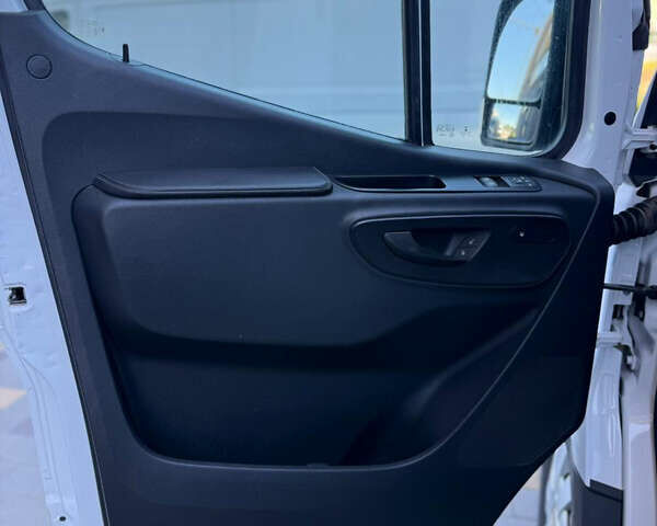 Белый Мерседес Sprinter, объемом двигателя 3 л и пробегом 183 тыс. км за 46623 $, фото 21 на Automoto.ua