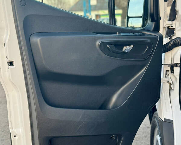 Белый Мерседес Sprinter, объемом двигателя 2.14 л и пробегом 240 тыс. км за 27900 $, фото 17 на Automoto.ua