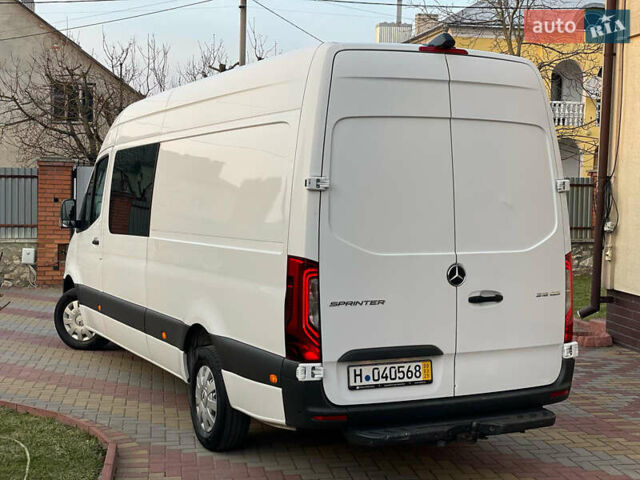 Белый Мерседес Sprinter, объемом двигателя 2.99 л и пробегом 182 тыс. км за 45746 $, фото 3 на Automoto.ua