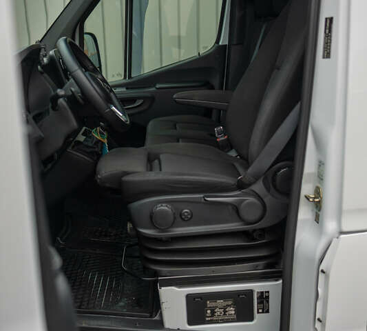 Белый Мерседес Sprinter, объемом двигателя 2.9 л и пробегом 180 тыс. км за 52500 $, фото 25 на Automoto.ua