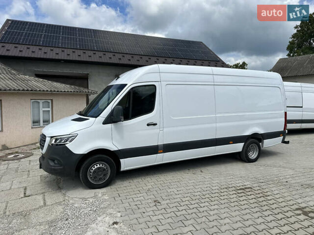 Белый Мерседес Sprinter, объемом двигателя 3 л и пробегом 330 тыс. км за 47589 $, фото 2 на Automoto.ua