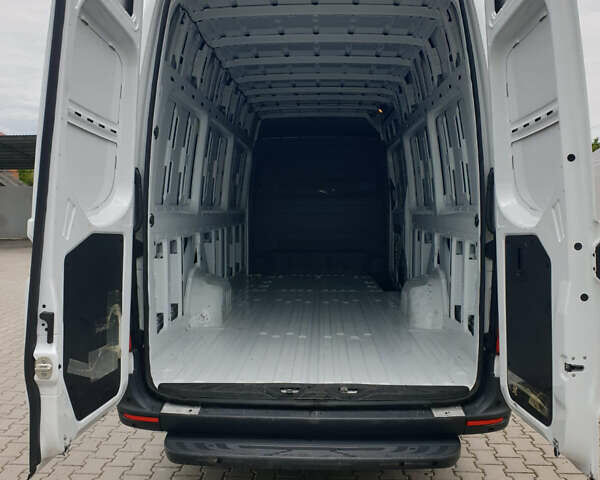Белый Мерседес Sprinter, объемом двигателя 0 л и пробегом 334 тыс. км за 47793 $, фото 4 на Automoto.ua