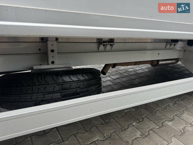 Белый Мерседес Sprinter, объемом двигателя 2.2 л и пробегом 301 тыс. км за 32000 $, фото 4 на Automoto.ua