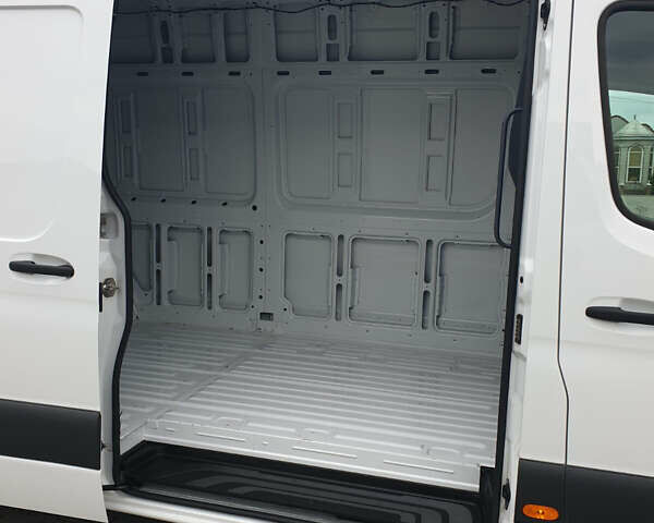 Белый Мерседес Sprinter, объемом двигателя 0 л и пробегом 334 тыс. км за 47793 $, фото 18 на Automoto.ua