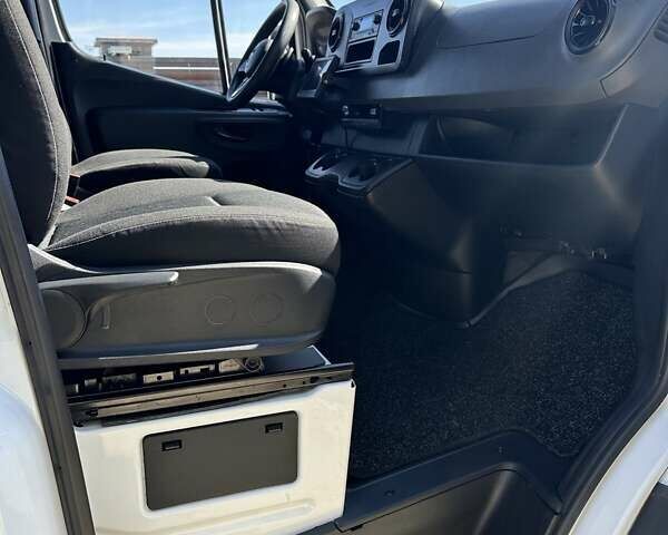 Белый Мерседес Sprinter, объемом двигателя 2.2 л и пробегом 246 тыс. км за 25900 $, фото 9 на Automoto.ua