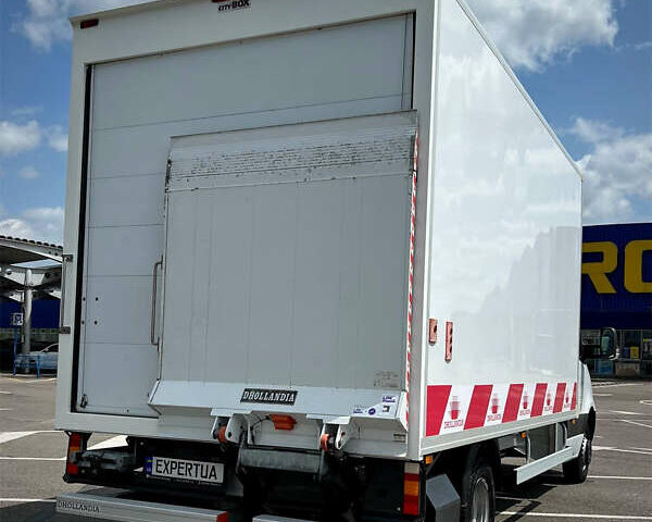 Белый Мерседес Sprinter, объемом двигателя 2.2 л и пробегом 239 тыс. км за 32900 $, фото 2 на Automoto.ua