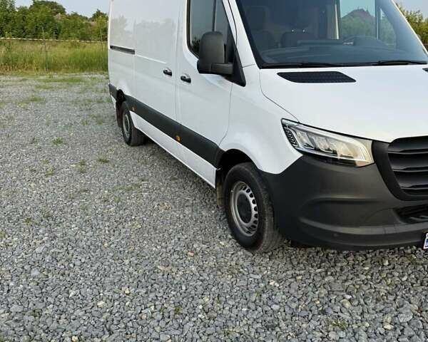 Белый Мерседес Sprinter, объемом двигателя 2.14 л и пробегом 294 тыс. км за 23599 $, фото 2 на Automoto.ua
