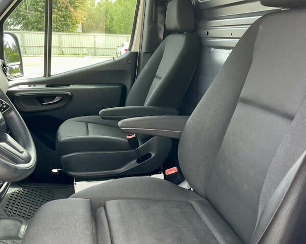 Белый Мерседес Sprinter, объемом двигателя 2.2 л и пробегом 257 тыс. км за 26000 $, фото 24 на Automoto.ua