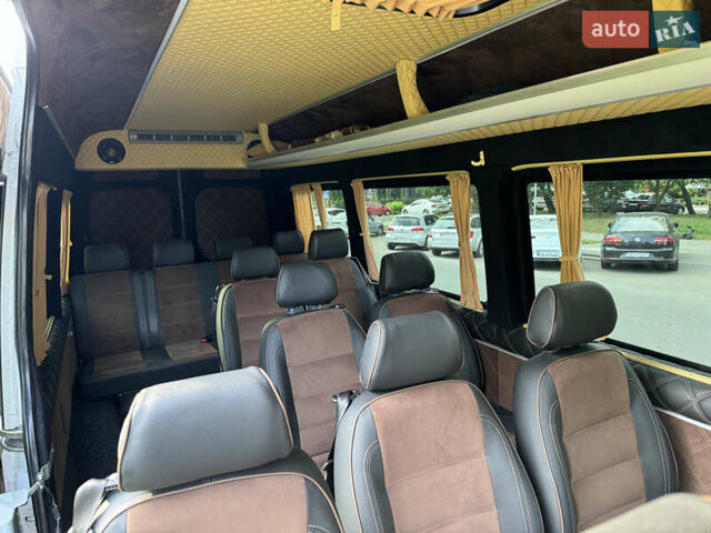 Белый Мерседес Sprinter, объемом двигателя 2.14 л и пробегом 326 тыс. км за 46000 $, фото 3 на Automoto.ua