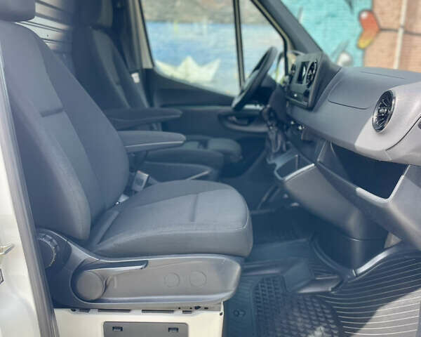 Белый Мерседес Sprinter, объемом двигателя 2.2 л и пробегом 257 тыс. км за 26000 $, фото 54 на Automoto.ua
