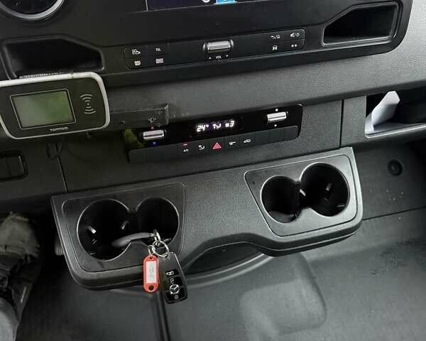 Белый Мерседес Sprinter, объемом двигателя 2.14 л и пробегом 282 тыс. км за 23543 $, фото 3 на Automoto.ua