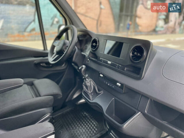 Белый Мерседес Sprinter, объемом двигателя 2.2 л и пробегом 257 тыс. км за 26000 $, фото 51 на Automoto.ua