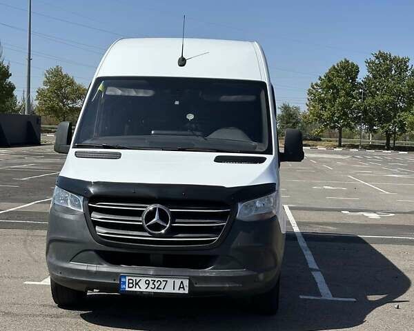 Белый Мерседес Sprinter, объемом двигателя 2.14 л и пробегом 405 тыс. км за 24000 $, фото 1 на Automoto.ua
