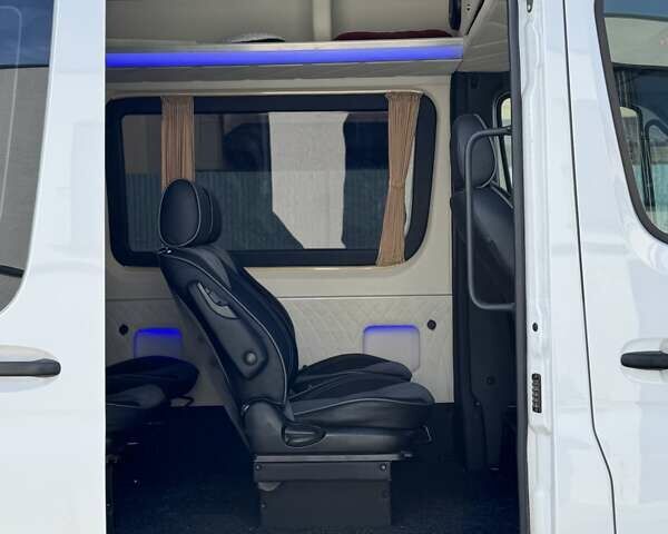 Белый Мерседес Sprinter, объемом двигателя 2.14 л и пробегом 215 тыс. км за 30000 $, фото 32 на Automoto.ua