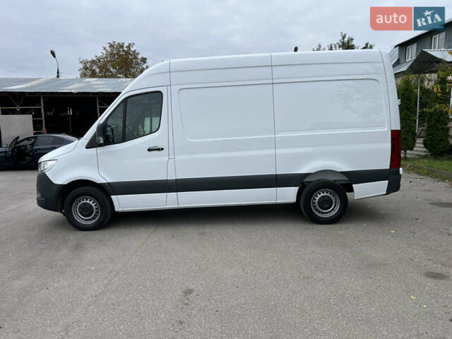 Белый Мерседес Sprinter, объемом двигателя 2.2 л и пробегом 237 тыс. км за 23900 $, фото 2 на Automoto.ua