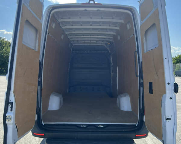 Белый Мерседес Sprinter, объемом двигателя 2.14 л и пробегом 260 тыс. км за 28000 $, фото 4 на Automoto.ua