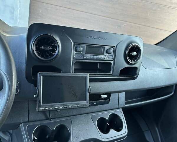 Белый Мерседес Sprinter, объемом двигателя 2.2 л и пробегом 246 тыс. км за 25900 $, фото 6 на Automoto.ua