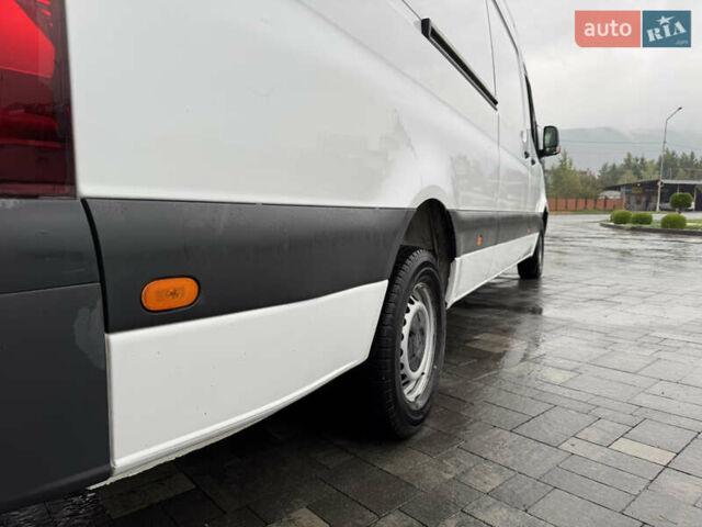 Белый Мерседес Sprinter, объемом двигателя 2.14 л и пробегом 256 тыс. км за 29992 $, фото 13 на Automoto.ua