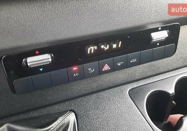 Белый Мерседес Sprinter, объемом двигателя 2.14 л и пробегом 330 тыс. км за 25000 $, фото 53 на Automoto.ua