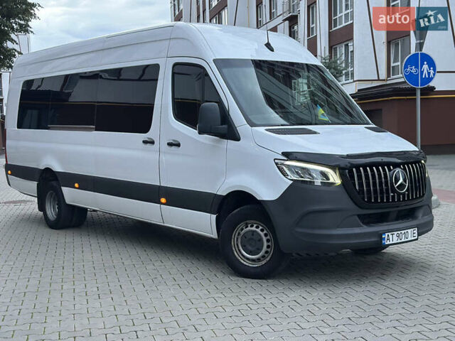 Белый Мерседес Sprinter, объемом двигателя 2.99 л и пробегом 250 тыс. км за 65000 $, фото 2 на Automoto.ua
