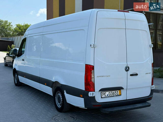 Белый Мерседес Sprinter, объемом двигателя 2.2 л и пробегом 325 тыс. км за 22803 $, фото 5 на Automoto.ua