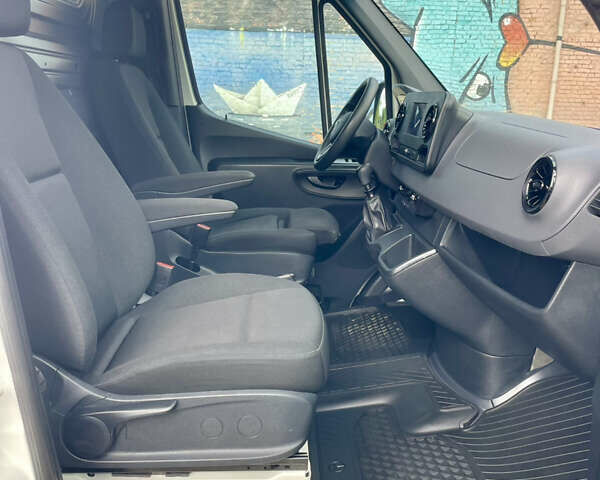 Белый Мерседес Sprinter, объемом двигателя 2.2 л и пробегом 155 тыс. км за 26500 $, фото 56 на Automoto.ua