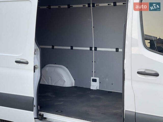Белый Мерседес Sprinter, объемом двигателя 2.2 л и пробегом 45 тыс. км за 27800 $, фото 21 на Automoto.ua