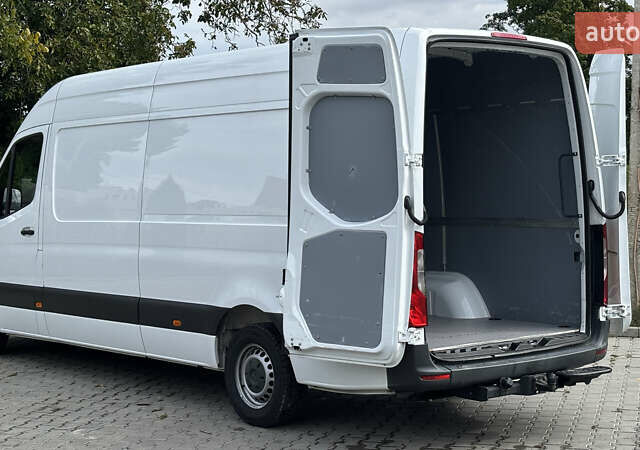 Белый Мерседес Sprinter, объемом двигателя 0 л и пробегом 190 тыс. км за 27136 $, фото 3 на Automoto.ua