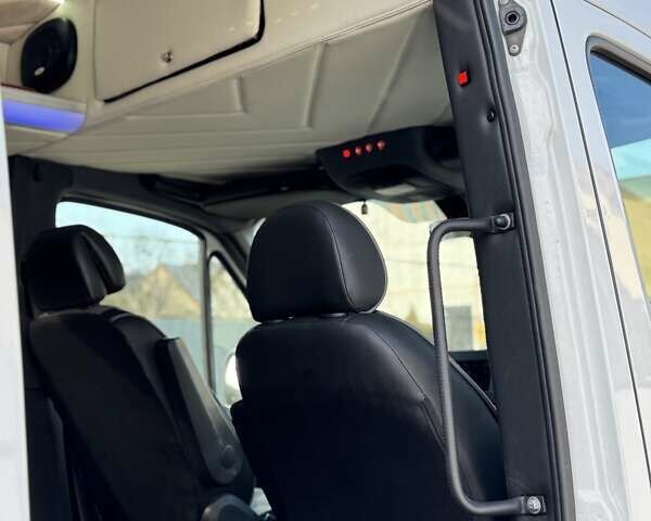 Белый Мерседес Sprinter, объемом двигателя 2.14 л и пробегом 215 тыс. км за 30000 $, фото 6 на Automoto.ua