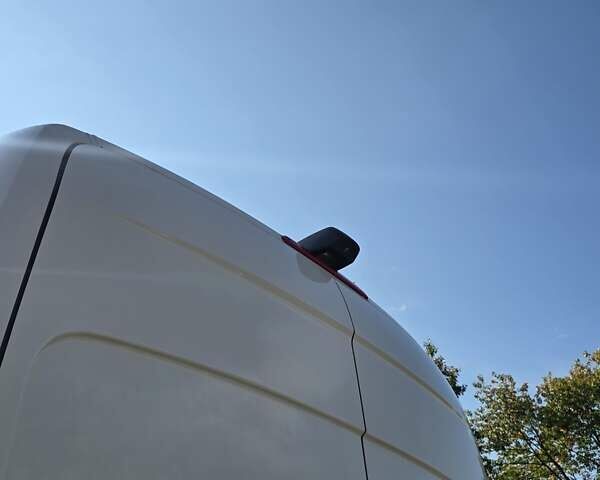 Белый Мерседес Sprinter, объемом двигателя 2.99 л и пробегом 650 тыс. км за 37000 $, фото 14 на Automoto.ua