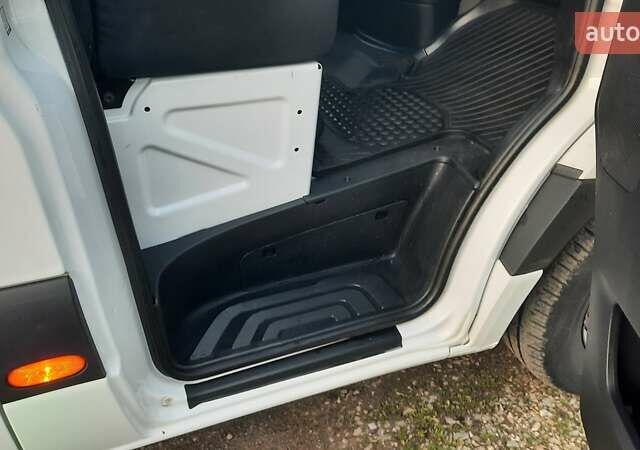 Белый Мерседес Sprinter, объемом двигателя 2.14 л и пробегом 330 тыс. км за 25000 $, фото 50 на Automoto.ua