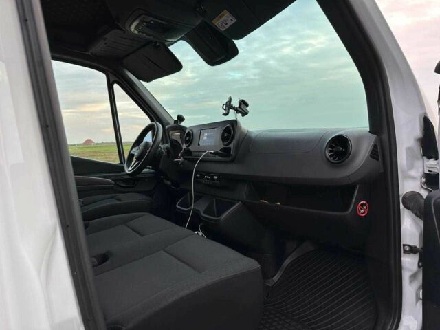 Белый Мерседес Sprinter, объемом двигателя 2.2 л и пробегом 340 тыс. км за 36110 $, фото 12 на Automoto.ua