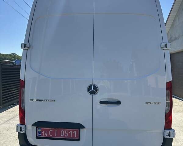 Белый Мерседес Sprinter, объемом двигателя 2.2 л и пробегом 246 тыс. км за 25900 $, фото 3 на Automoto.ua