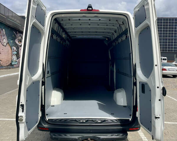 Белый Мерседес Sprinter, объемом двигателя 2.2 л и пробегом 257 тыс. км за 26000 $, фото 16 на Automoto.ua