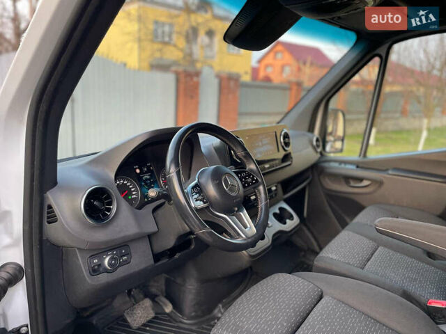 Белый Мерседес Sprinter, объемом двигателя 2.99 л и пробегом 182 тыс. км за 45746 $, фото 4 на Automoto.ua