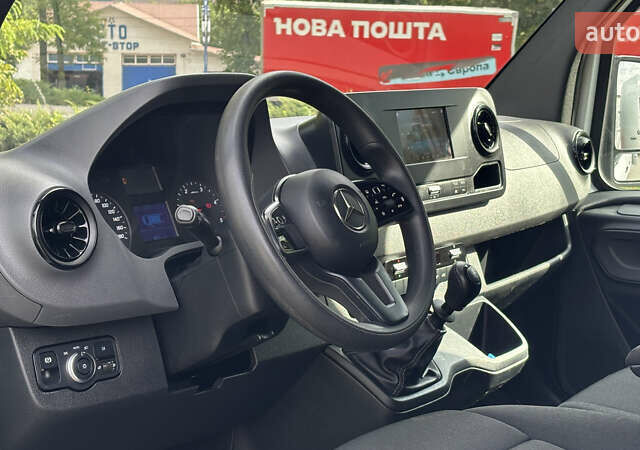 Белый Мерседес Sprinter, объемом двигателя 0 л и пробегом 190 тыс. км за 27136 $, фото 4 на Automoto.ua