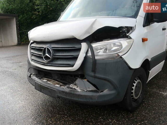 Белый Мерседес Sprinter, объемом двигателя 2.14 л и пробегом 176 тыс. км за 23000 $, фото 5 на Automoto.ua
