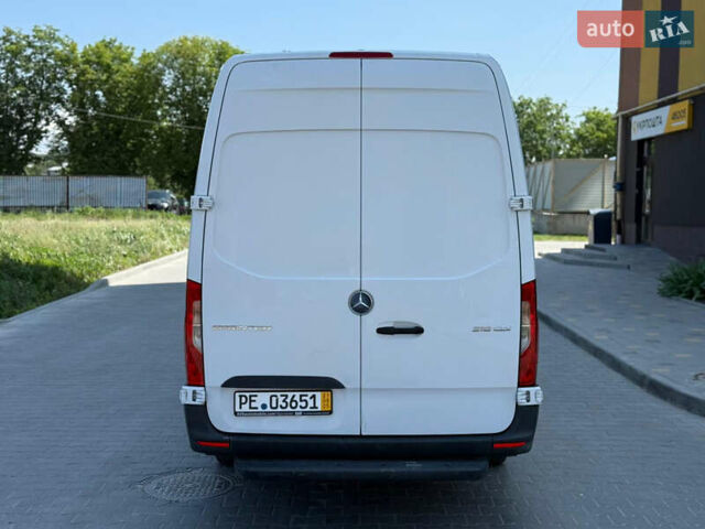 Белый Мерседес Sprinter, объемом двигателя 2.2 л и пробегом 325 тыс. км за 22803 $, фото 4 на Automoto.ua