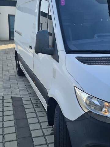 Белый Мерседес Sprinter, объемом двигателя 2.2 л и пробегом 327 тыс. км за 16965 $, фото 1 на Automoto.ua