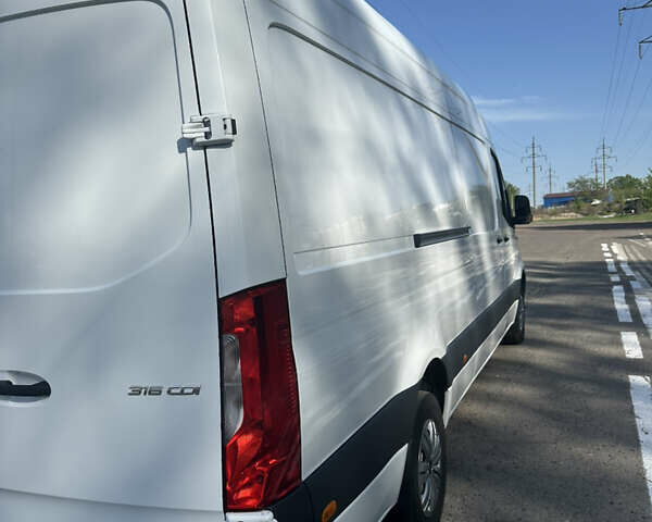 Белый Мерседес Sprinter, объемом двигателя 2.14 л и пробегом 306 тыс. км за 28700 $, фото 30 на Automoto.ua