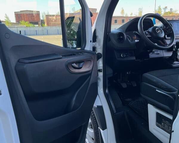 Білий Мерседес Sprinter, об'ємом двигуна 2.14 л та пробігом 690 тис. км за 26000 $, фото 33 на Automoto.ua