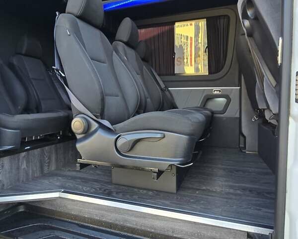 Белый Мерседес Sprinter, объемом двигателя 2.99 л и пробегом 650 тыс. км за 37000 $, фото 35 на Automoto.ua
