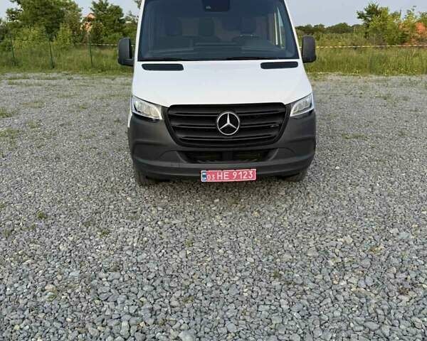 Белый Мерседес Sprinter, объемом двигателя 2.14 л и пробегом 294 тыс. км за 23599 $, фото 1 на Automoto.ua