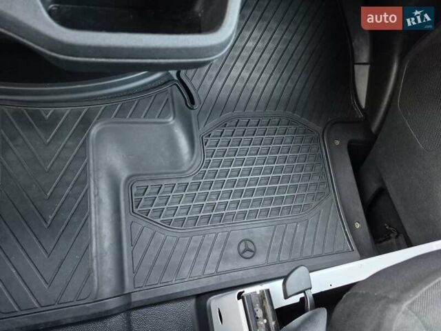 Белый Мерседес Sprinter, объемом двигателя 0 л и пробегом 236 тыс. км за 23555 $, фото 37 на Automoto.ua