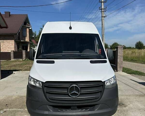 Белый Мерседес Sprinter, объемом двигателя 2.2 л и пробегом 246 тыс. км за 25900 $, фото 1 на Automoto.ua