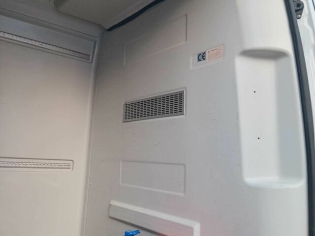 Белый Мерседес Sprinter, объемом двигателя 2.1 л и пробегом 533 тыс. км за 24500 $, фото 5 на Automoto.ua