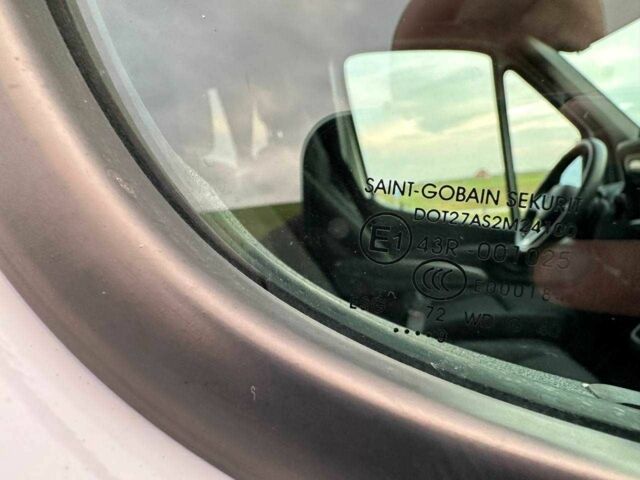 Белый Мерседес Sprinter, объемом двигателя 2.2 л и пробегом 340 тыс. км за 36110 $, фото 20 на Automoto.ua