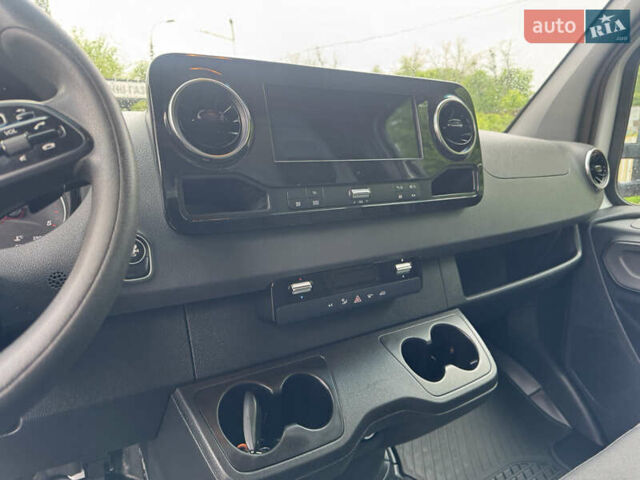 Белый Мерседес Sprinter, объемом двигателя 2.2 л и пробегом 301 тыс. км за 32000 $, фото 11 на Automoto.ua